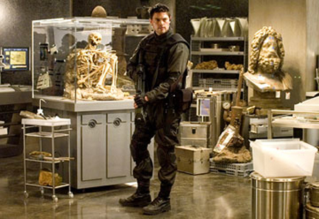 Doom-18-450-Karl Urban